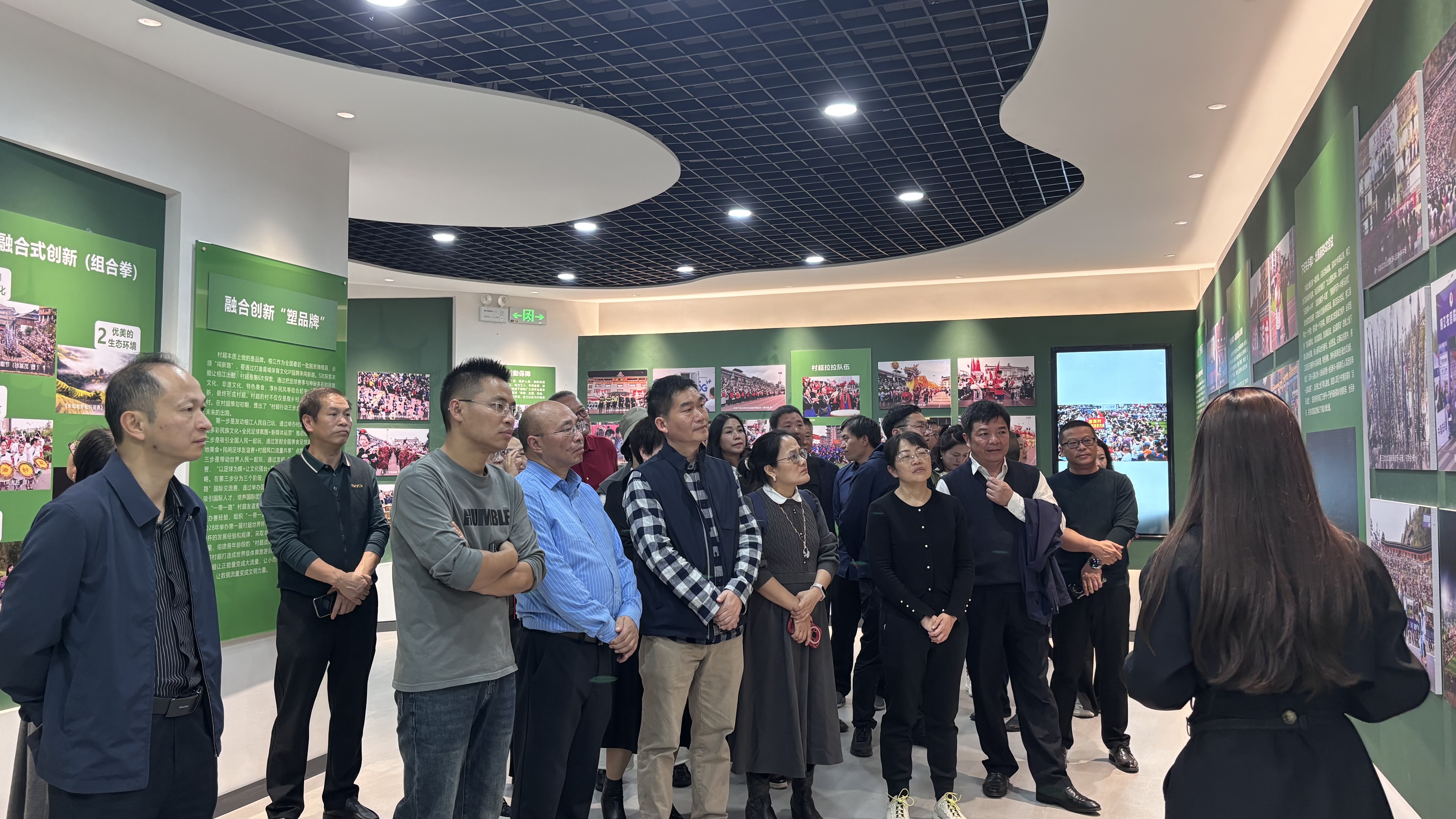 参观村超历程馆.jpg